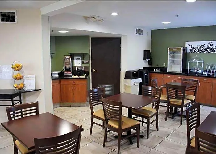 Hotel Sky Harbor Airport 2*