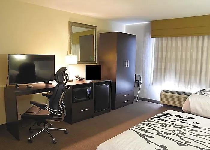 Hotel Sky Harbor Airport 2*